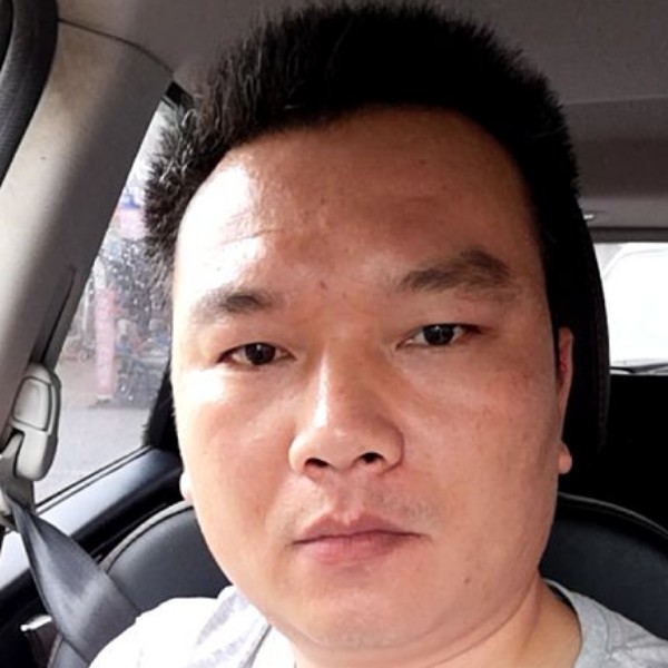 灯泡凝眸深情的照片