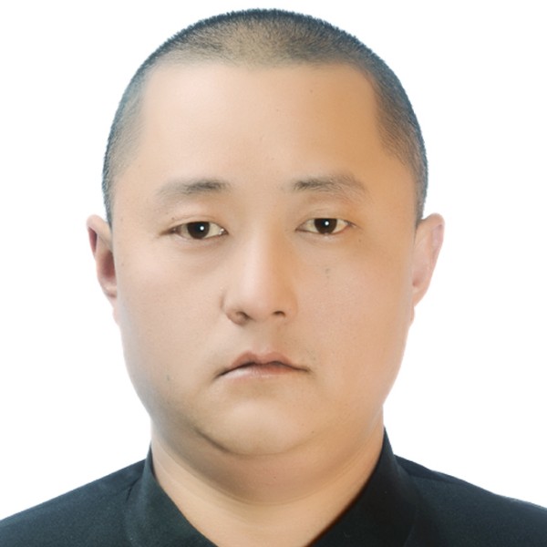 调皮那化羽的照片