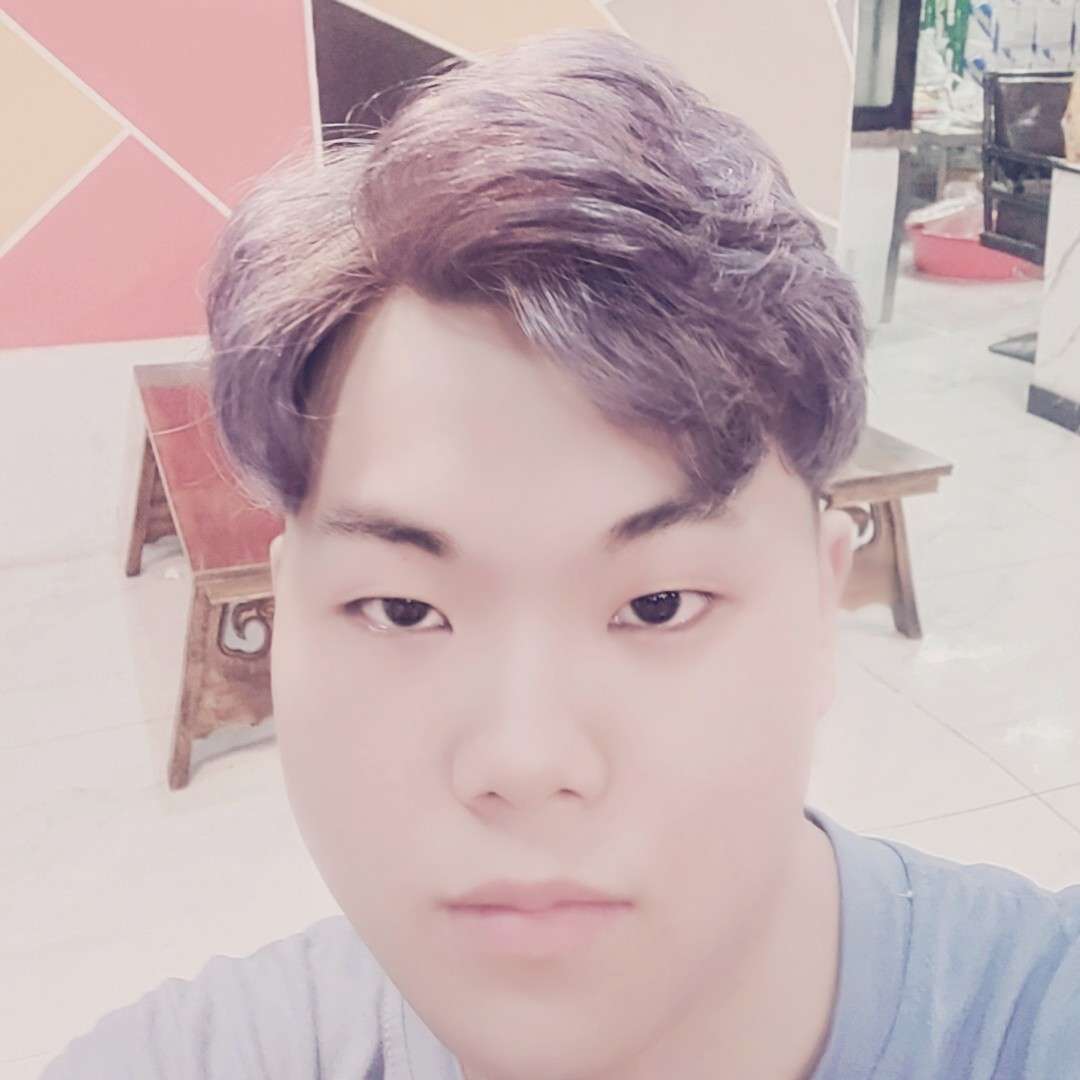 篮球巨星菜虚鲲的照片