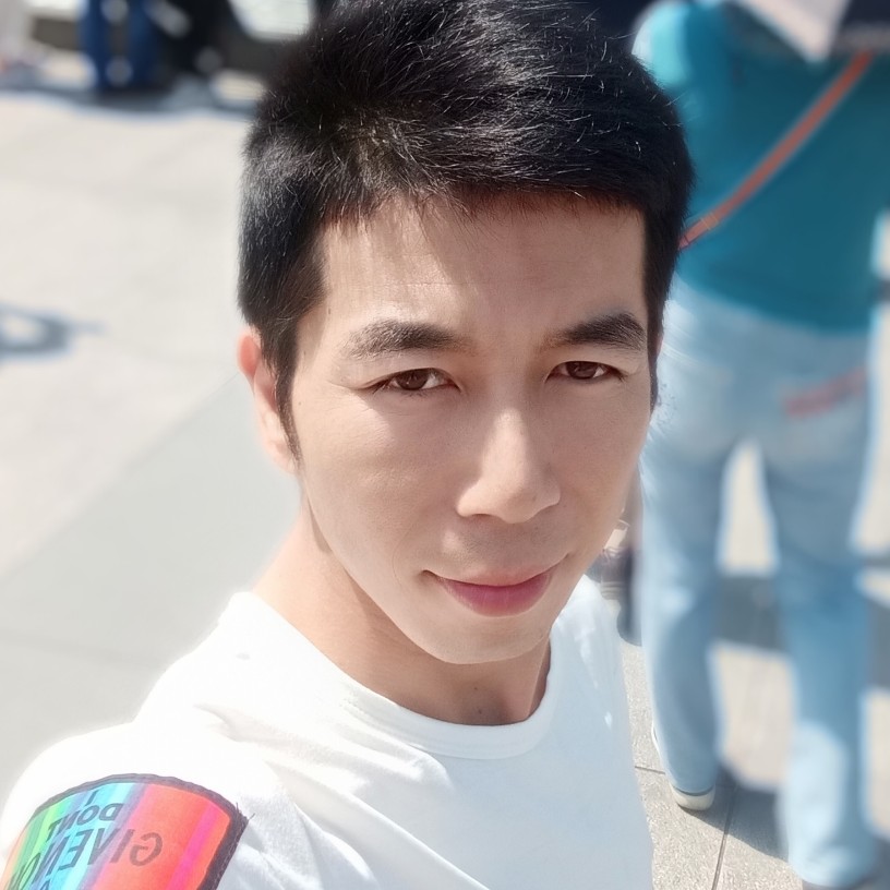 低调的路灯的照片