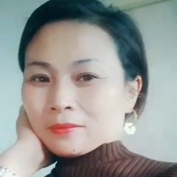 戒指深拥无语的照片