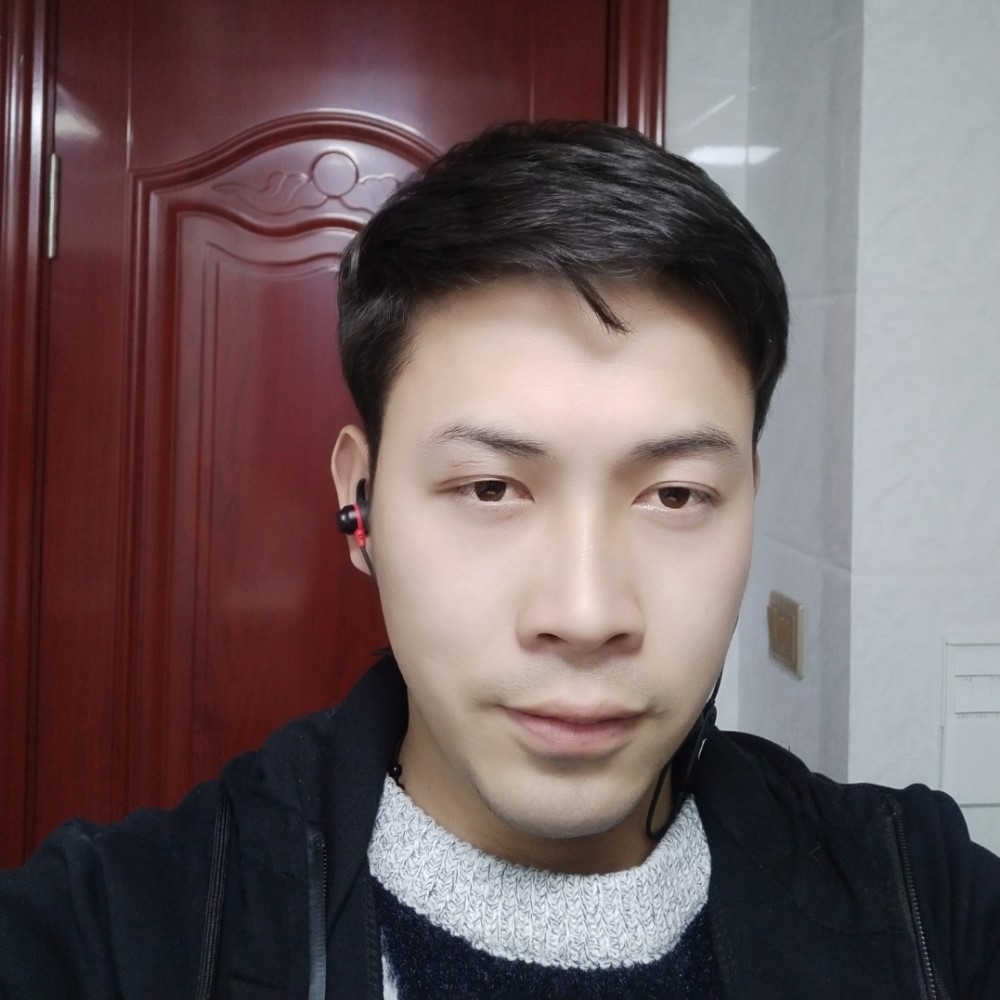 隆雷的照片