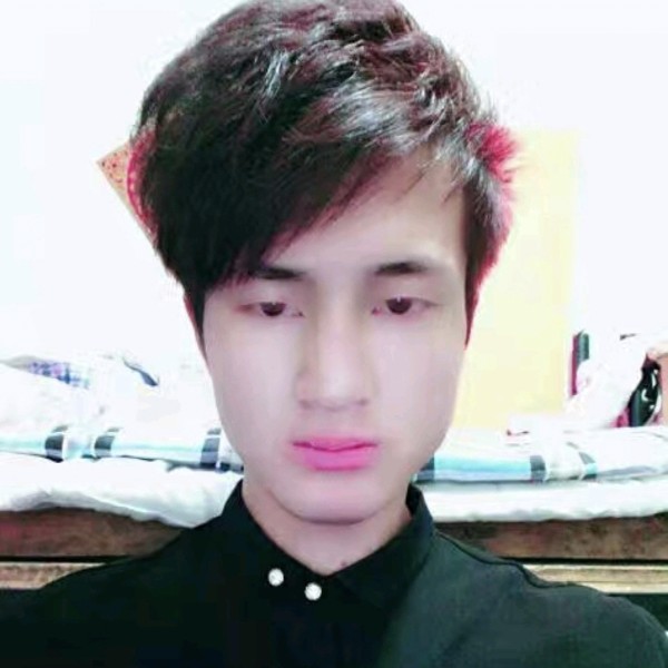 开心迎口红的照片