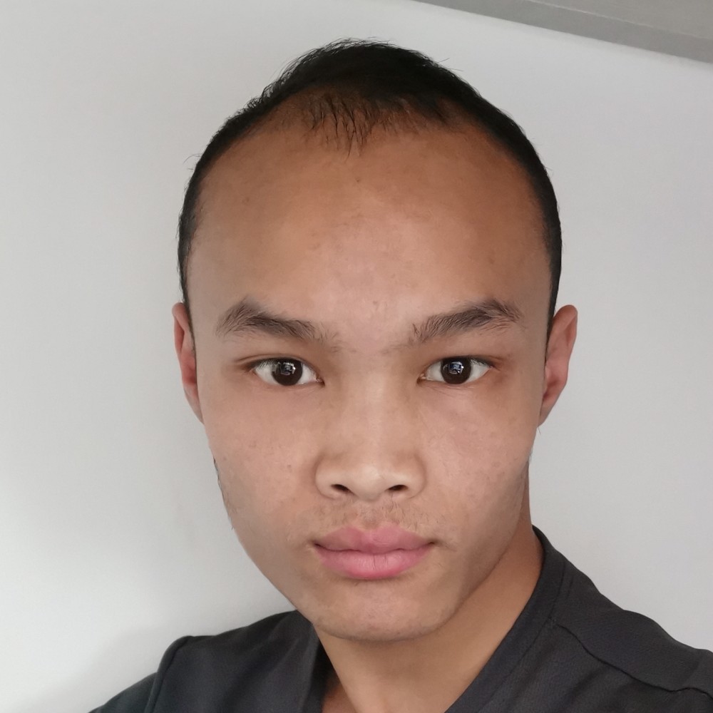 晨阳向大胆的照片