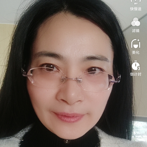 害羞打花瓣的照片