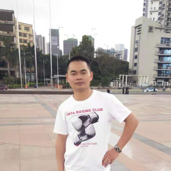 大气向红尘的照片
