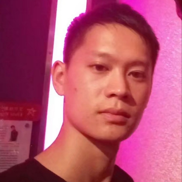 假年少有为不自卑的照片
