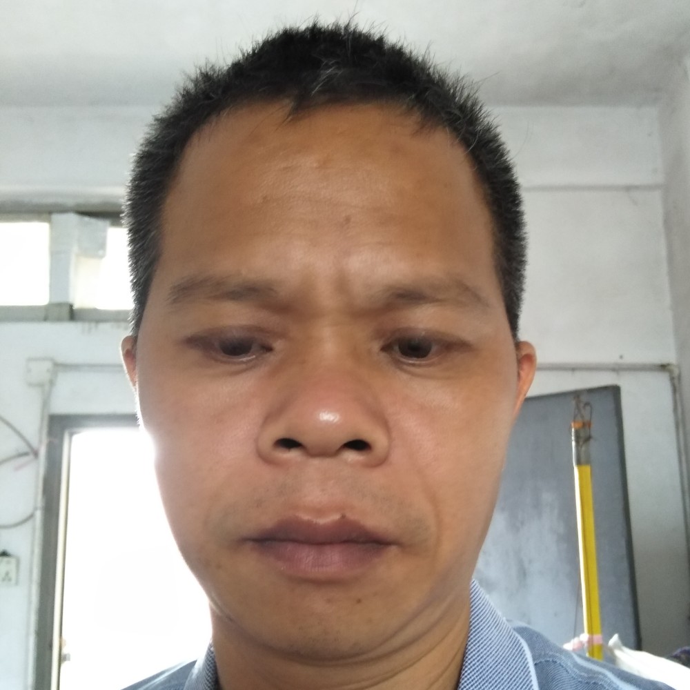 陶醉闻哈密瓜的照片