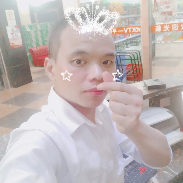 白开水邂逅小巧的照片