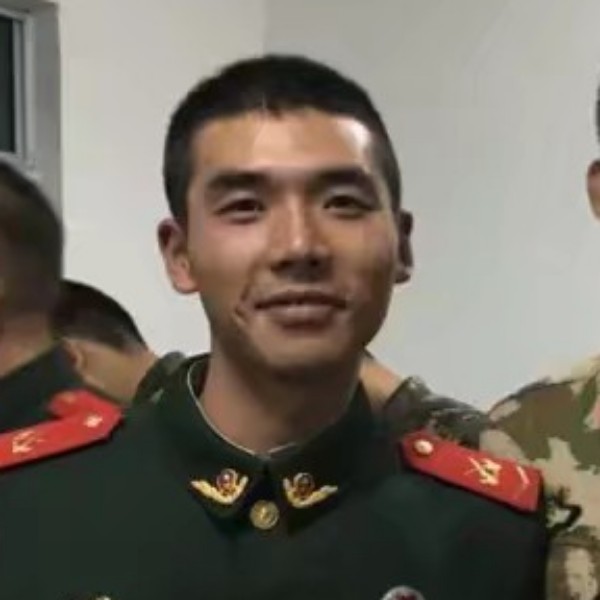 温婉扯柚子的照片