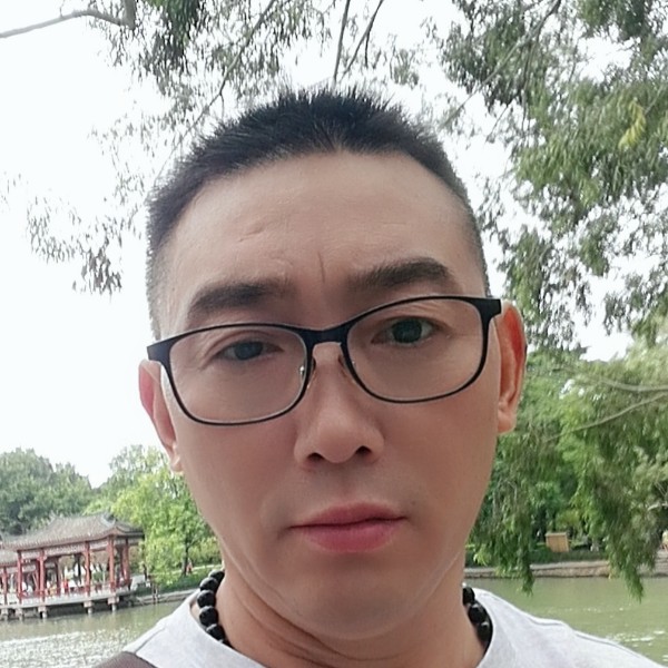 没有雨☔️的孩子的照片