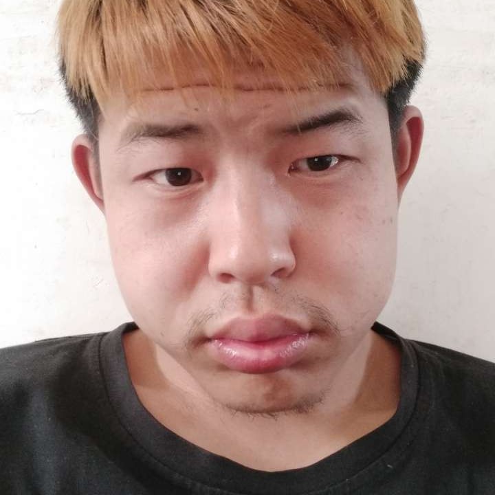 天真迎鱼的照片