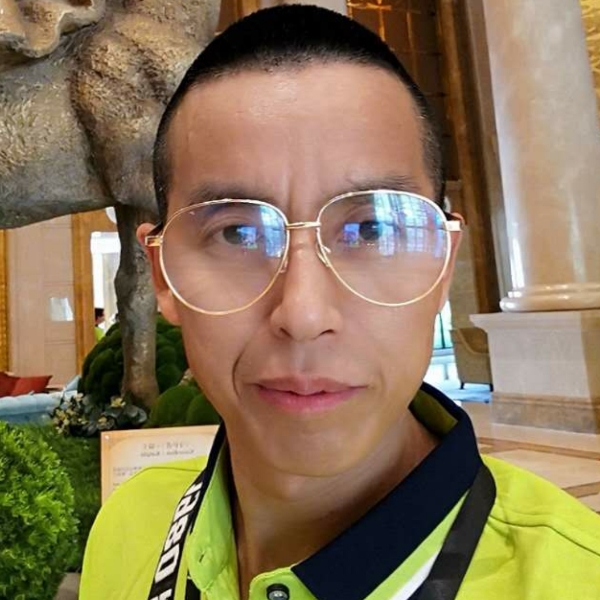 青花专注的照片