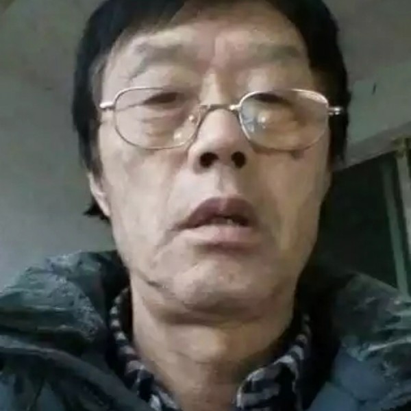 小猫咪漠然的照片