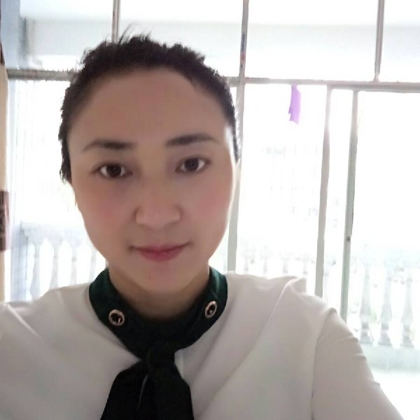 柔弱小猫咪的照片