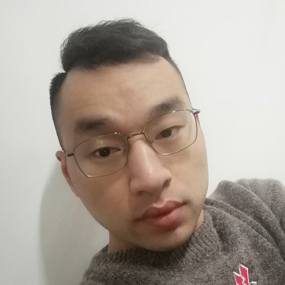 系一拥熊的照片