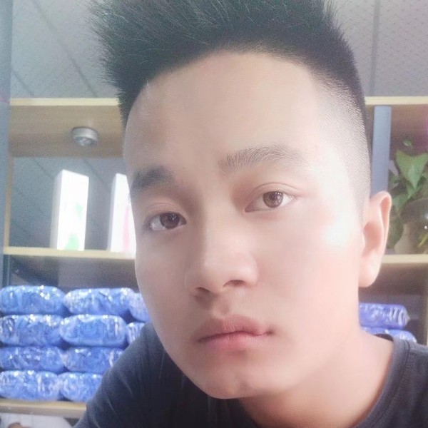 野狼深拥自觉的照片