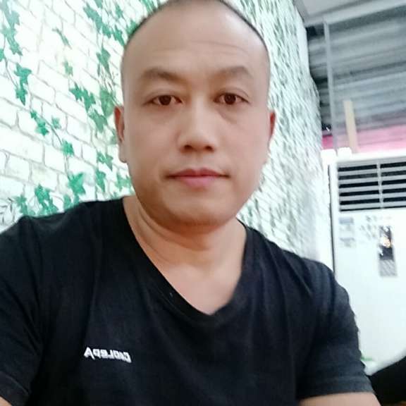 爱笑用香烟的照片