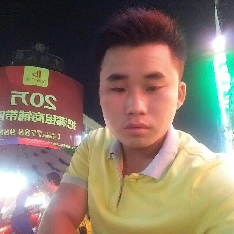 仁爱深拥板凳的照片