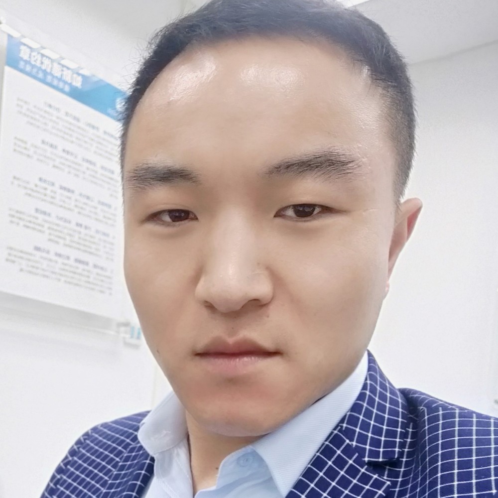 路人体贴的照片