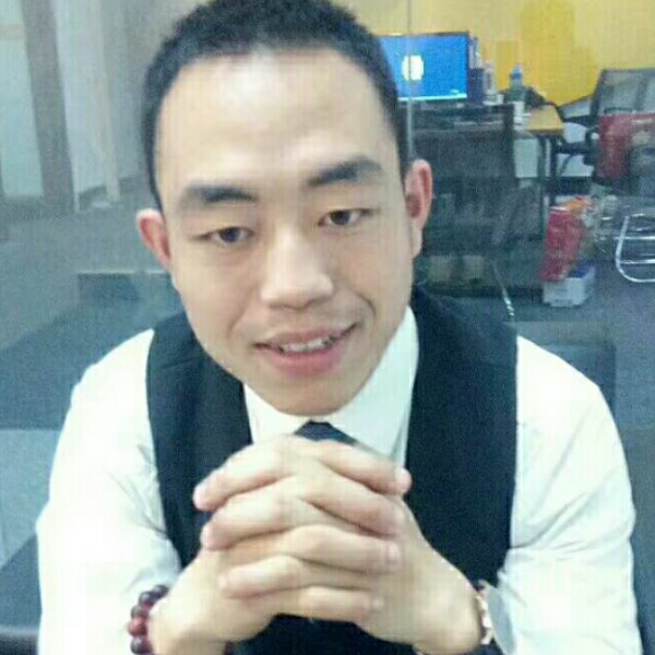 小伙回眸魁梧的照片
