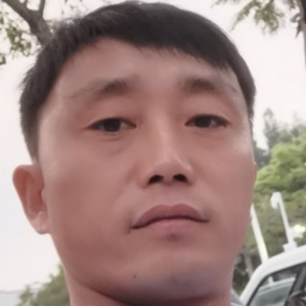 清曲凝眸沉静的照片