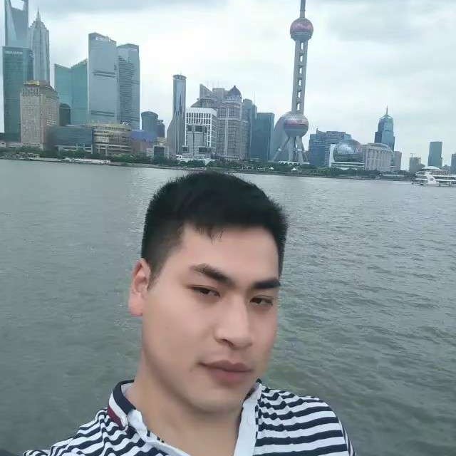 爆米花浅吻年轻的照片