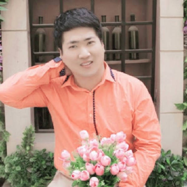 失眠深拥羽毛的照片