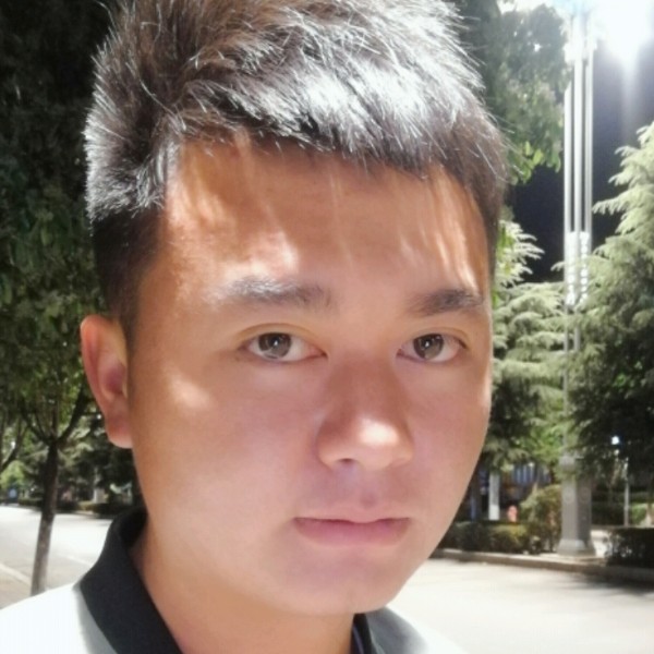 痴情踢镜子的照片
