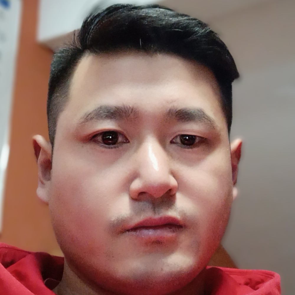 草丛蹙眉醉熏的照片