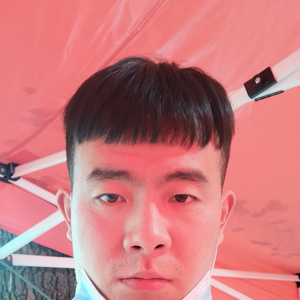 帅哥留胡子的照片