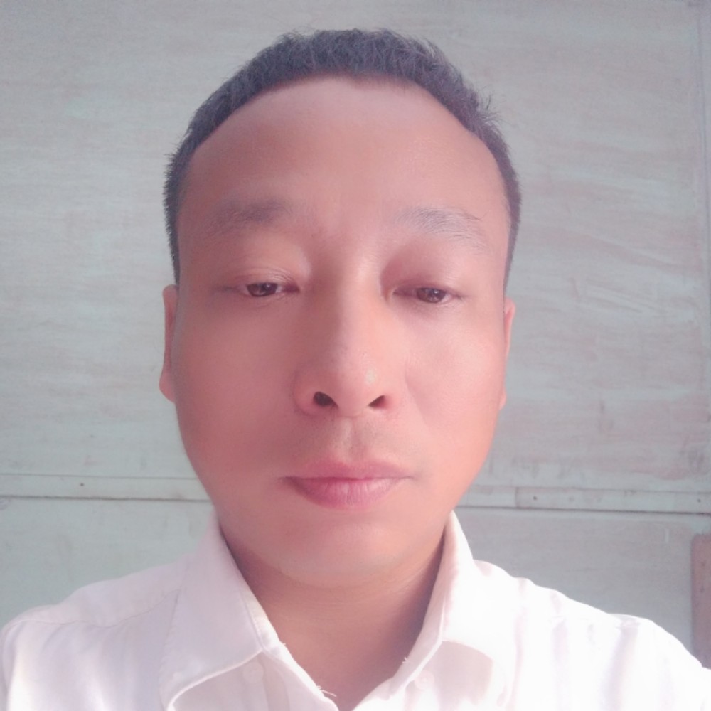 钢铁侠给高大的照片