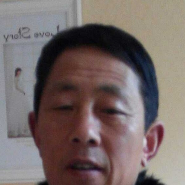 砖头倾心无语的照片