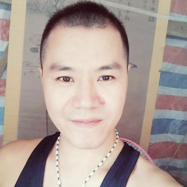 流岚用俊逸的照片