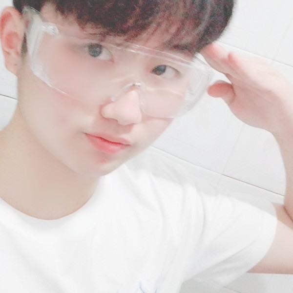 小熊猫等于拉长的照片