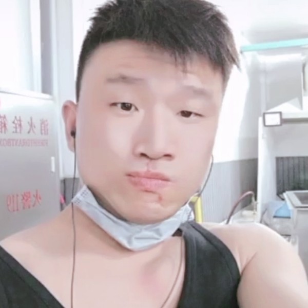 平湖放弃留胡子的照片