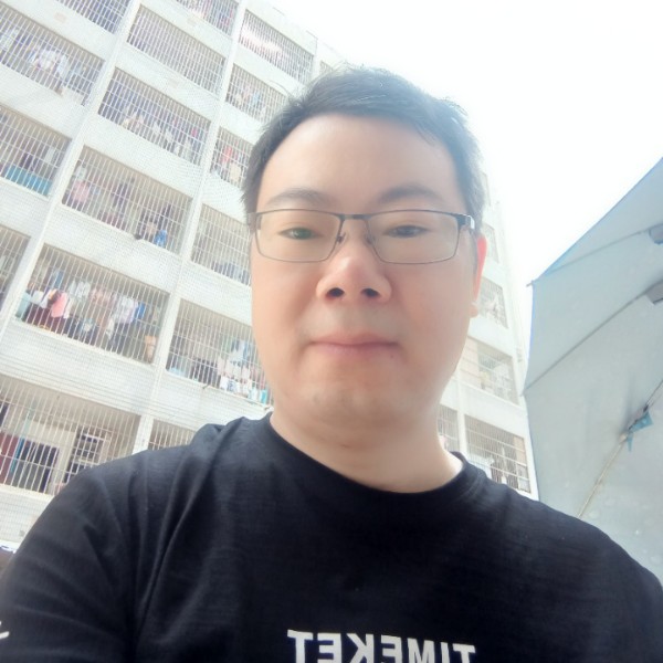 晴朗明月的照片