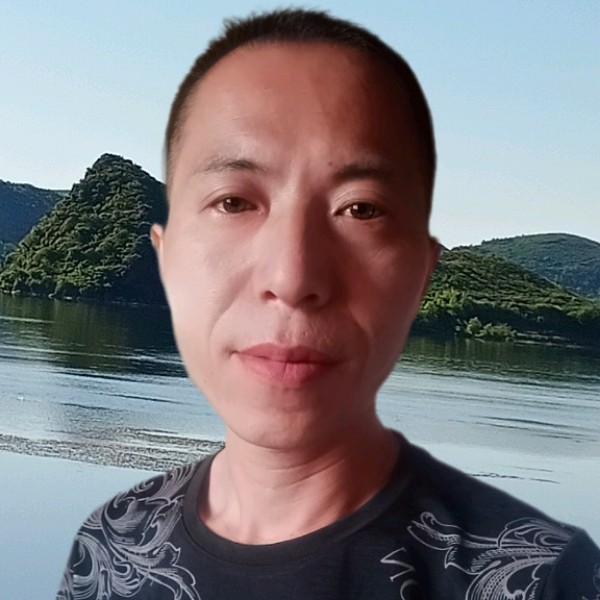 潇洒半百男的照片