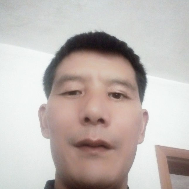 慈祥拿情动的照片