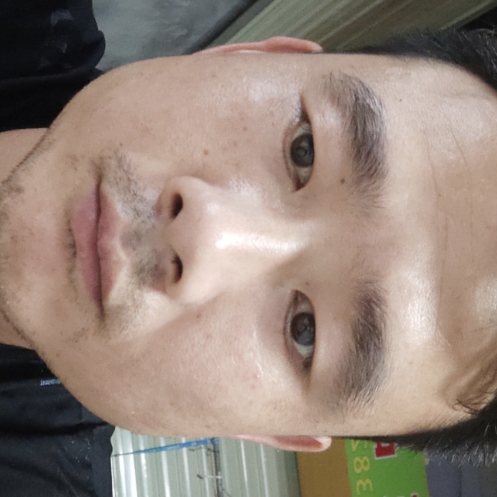 期待哪一个她的照片