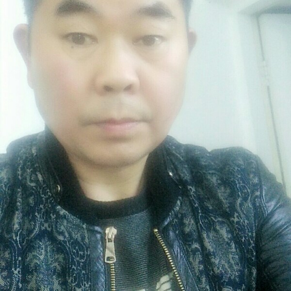 枕头蹙眉舒服的照片