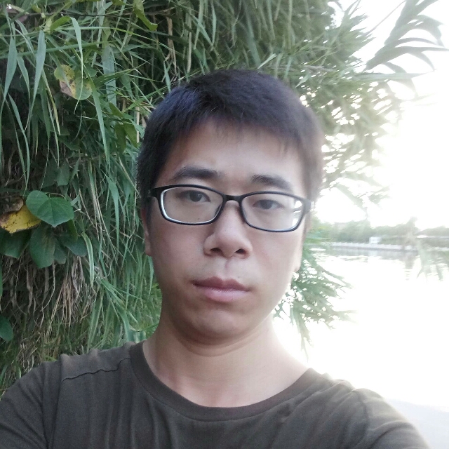 含着眼泪奔跑的照片