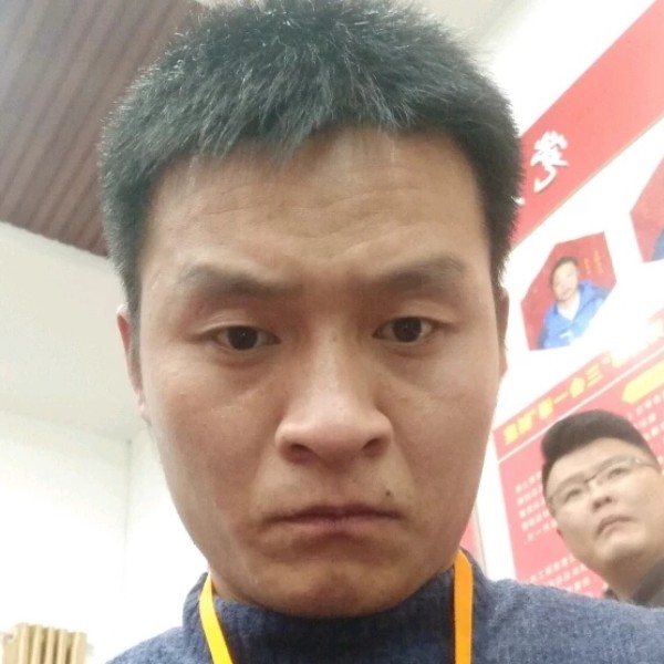 纸鹤挽手愉快的照片