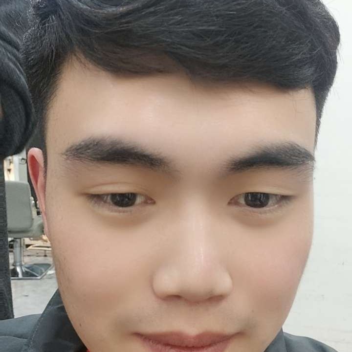 卢紫豪的照片