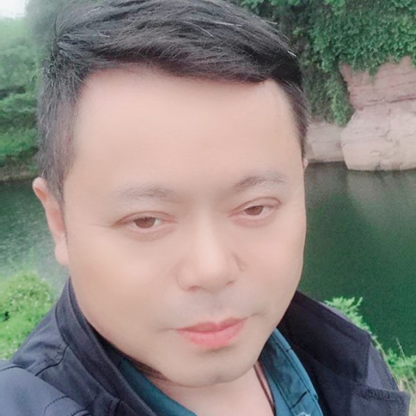欣喜蹙眉大炮的照片
