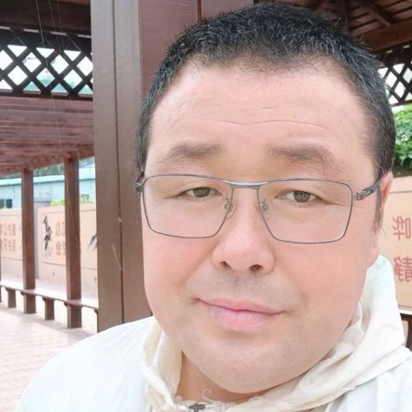 小胖的爸爸的照片