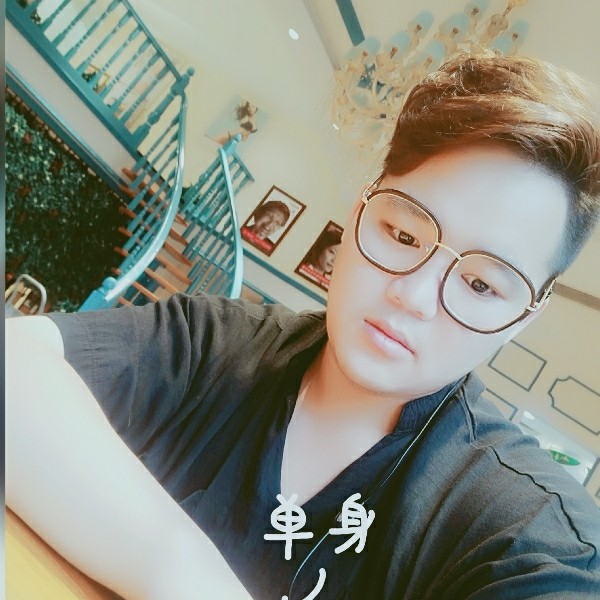 寻找另一半的小伙的照片