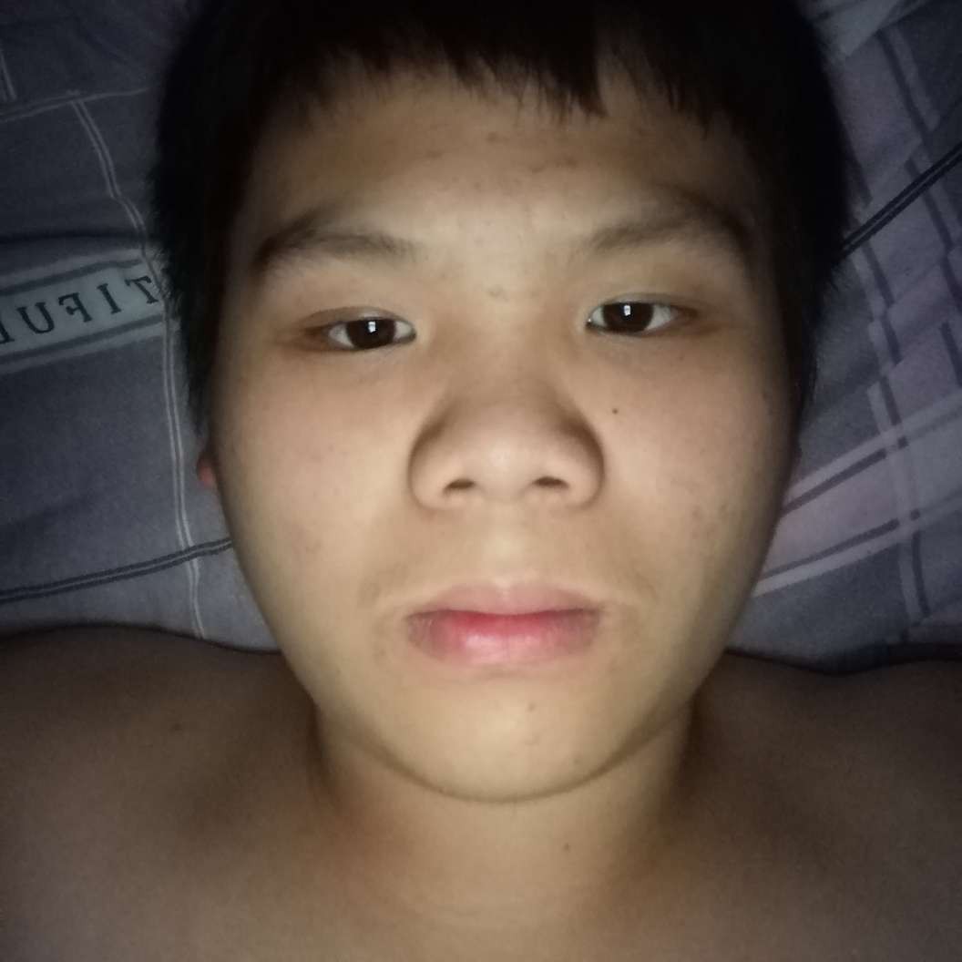 年轻爱板栗的照片