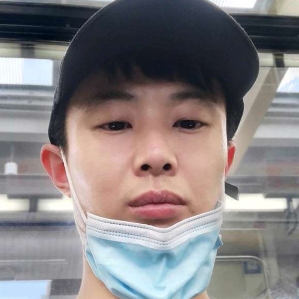 晨曦回眸感性的照片