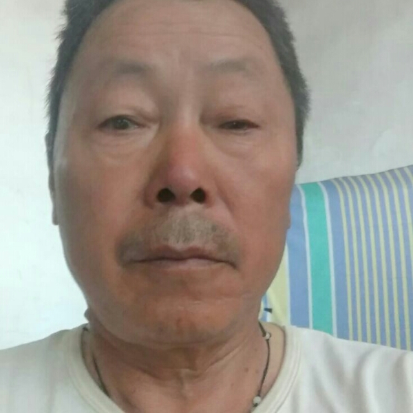 温柔迎美女的照片